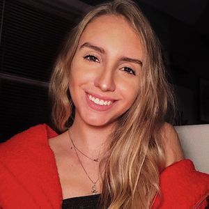 Meet your Posher, Adriana